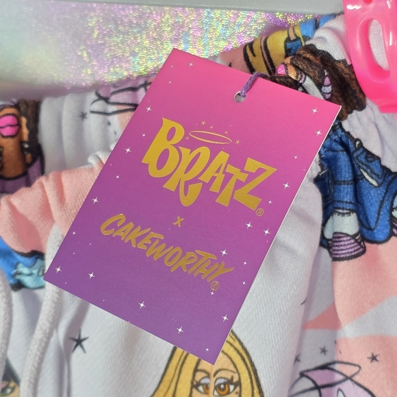 Cakeworthy x Bratz Print White Mini Sweat Skirt Size 3XL - Picture 6 of 9